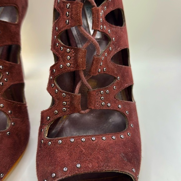 BCBG Generation burgundy peep toe lace heels shoes sandals .  Size 38.5/8.5 - Picture 15 of 17